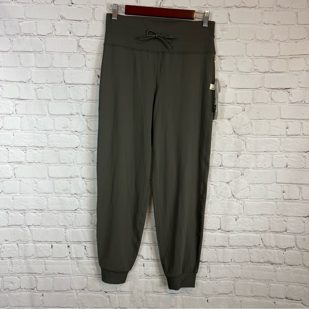 Vuori Daily Jogger Oregano Size Medium